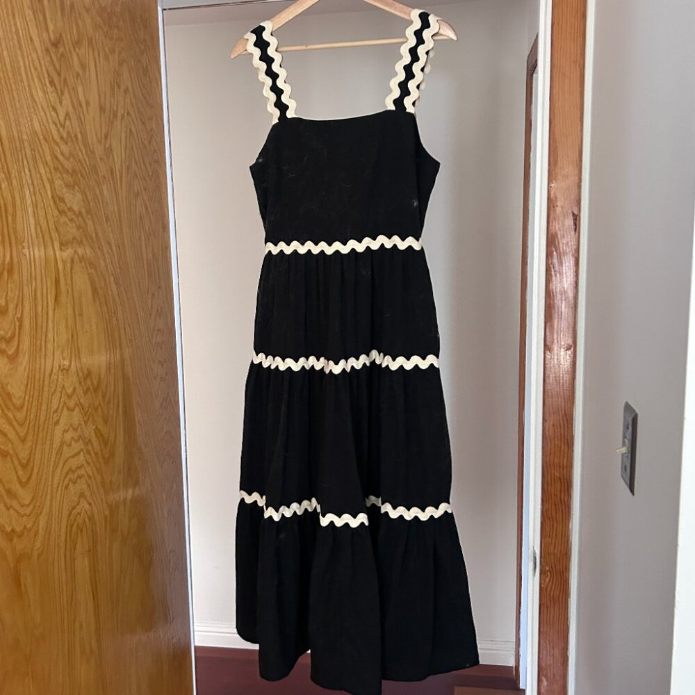 Square neck midi dress with scalloped trim - L NWT